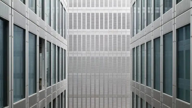 空间利用的艺术：小户型铝合金门窗尺寸的考量